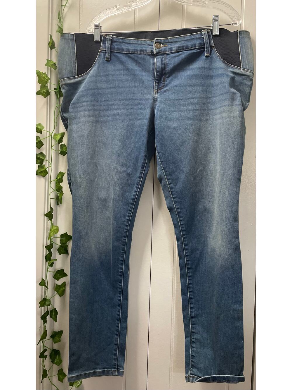 Women’s Ingrid Isabel Stretchy Maternity Jeans size 16